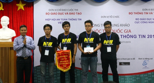 Sinh viên UIT giành ngôi vô địch cuộc thi Sinh viên với An toàn thông tin 2015