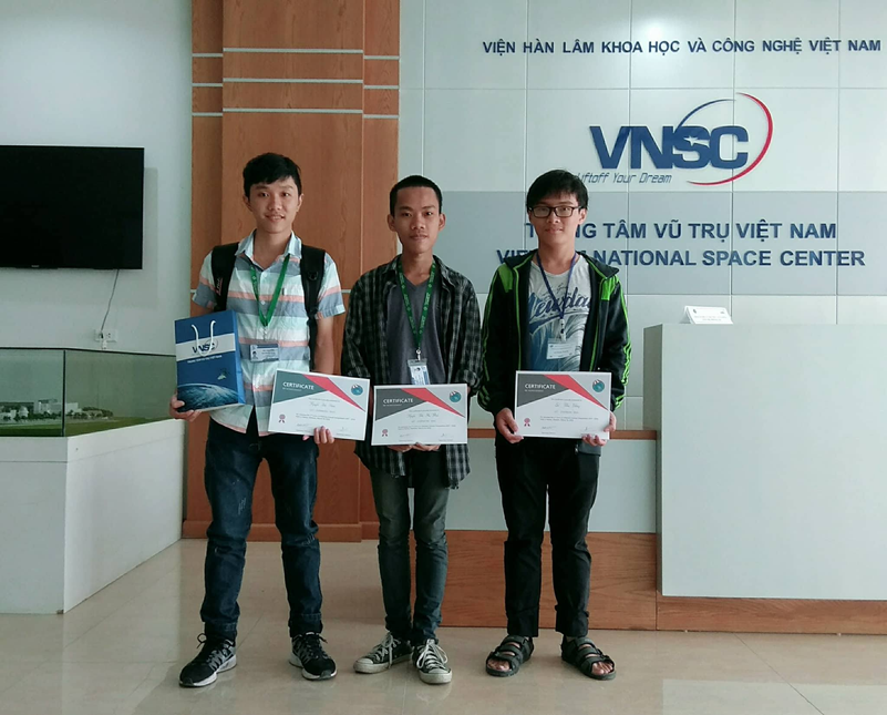 Sinh viên khoa KTMT đạt giải nhì cuộc thi Cansat toàn quốc