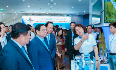 Thủ tướng Chính phủ & Lãnh đạo Bộ ngành ghé thăm gian hàng ĐHQG-HCM tại Triển lãm quốc tế Đổi mới sáng tạo Việt Nam 2023