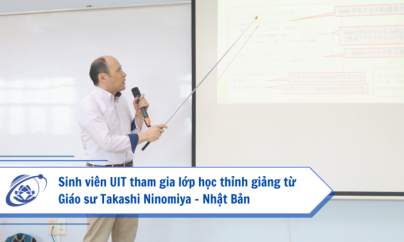 Giáo sư Nhật Bản giảng bài cho sinh viên  ngành Công nghệ Thông tin Việt -Nhật